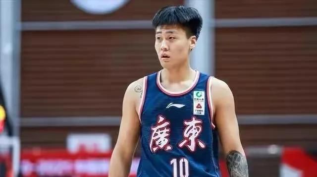 他揉捏她的双乳挺进她的身体视频